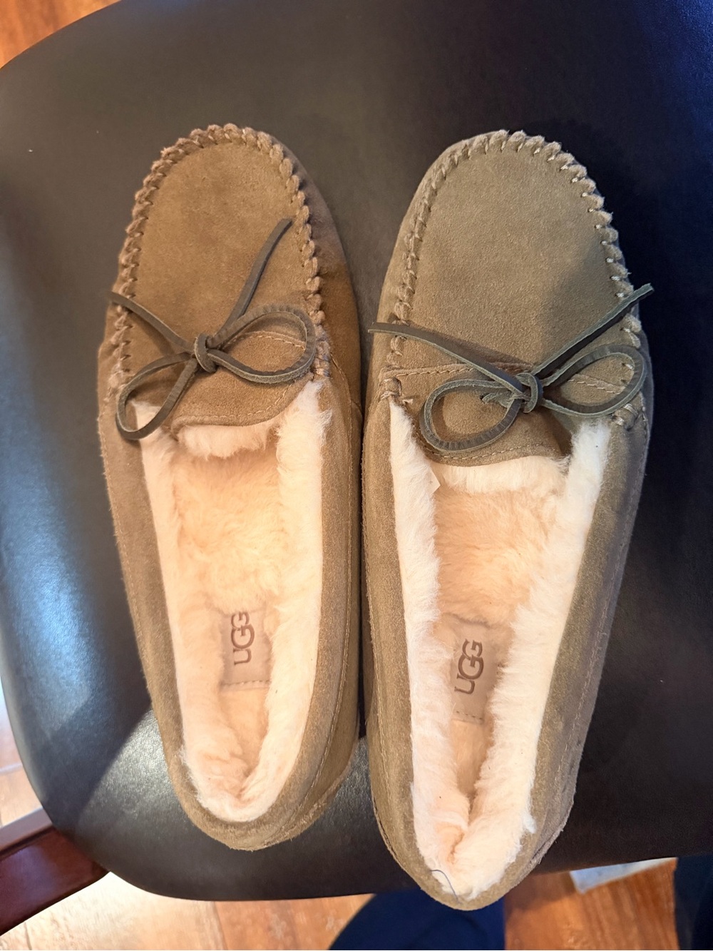 UGG men’s  Chestnut Suede Dakota Moccasin Slippers